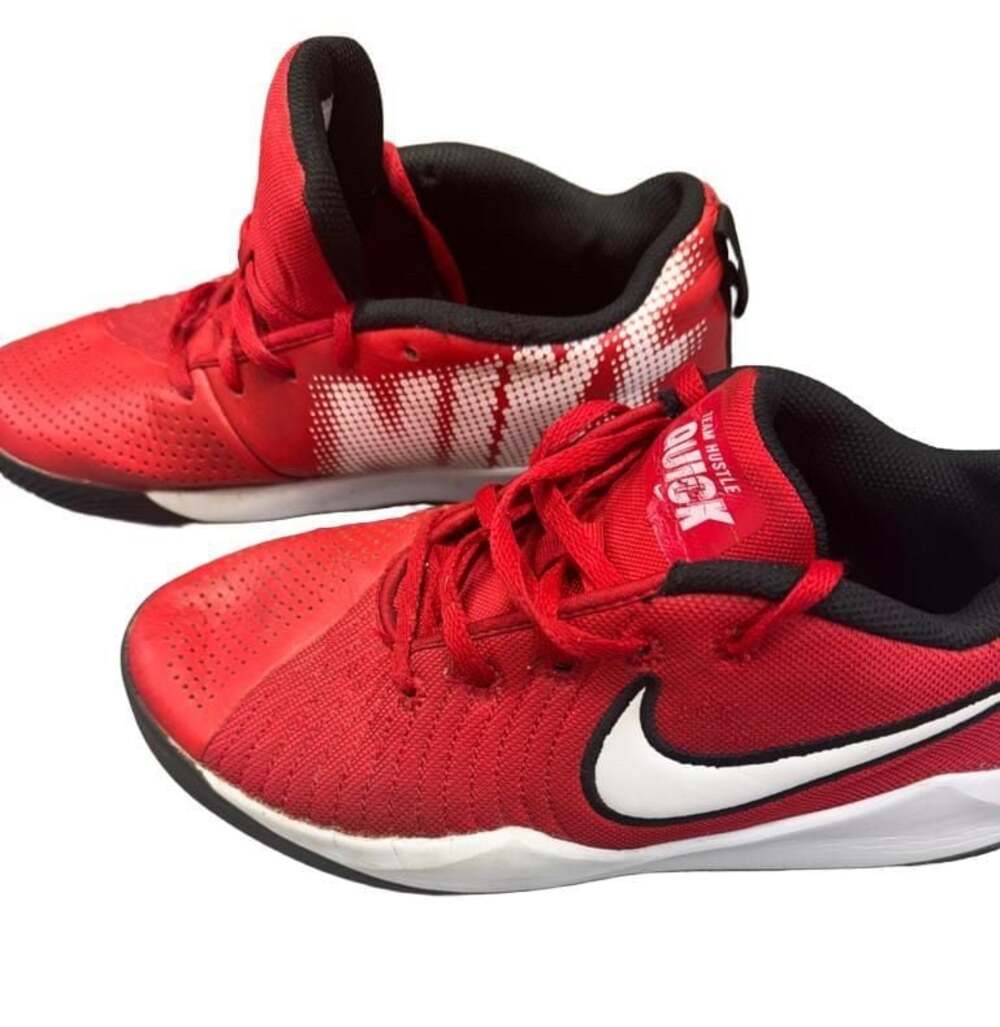 Nike Team Hustle Quick 2 Red Basketball Shoes Size 6Y (AT5298-600)